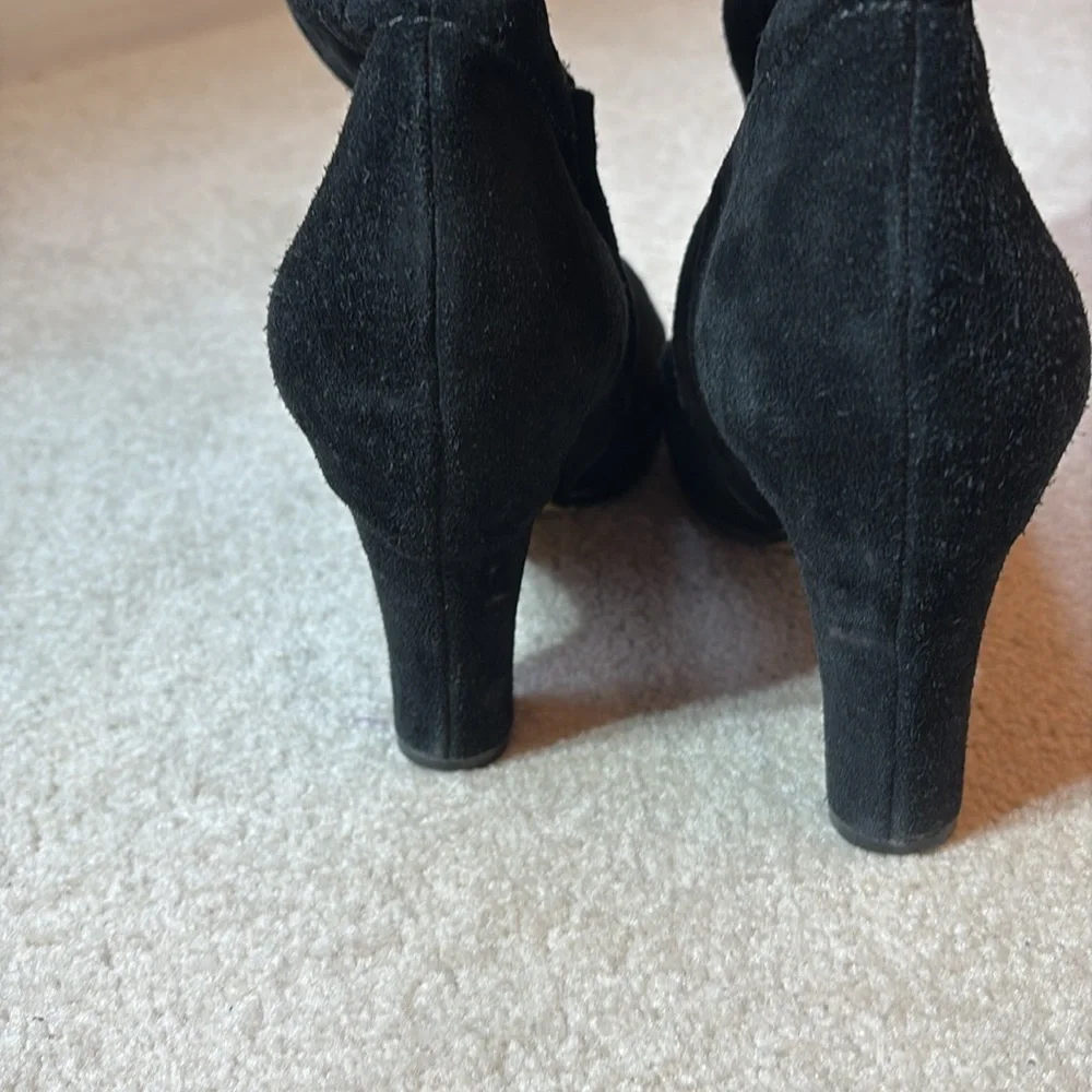 🧤 Sam Edelman, black suede knee-high Sutton boots: